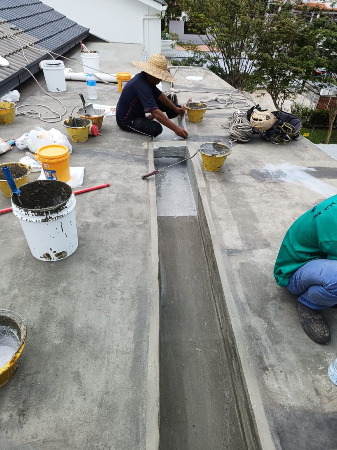 Flat roof waterproofing preparation and detail work