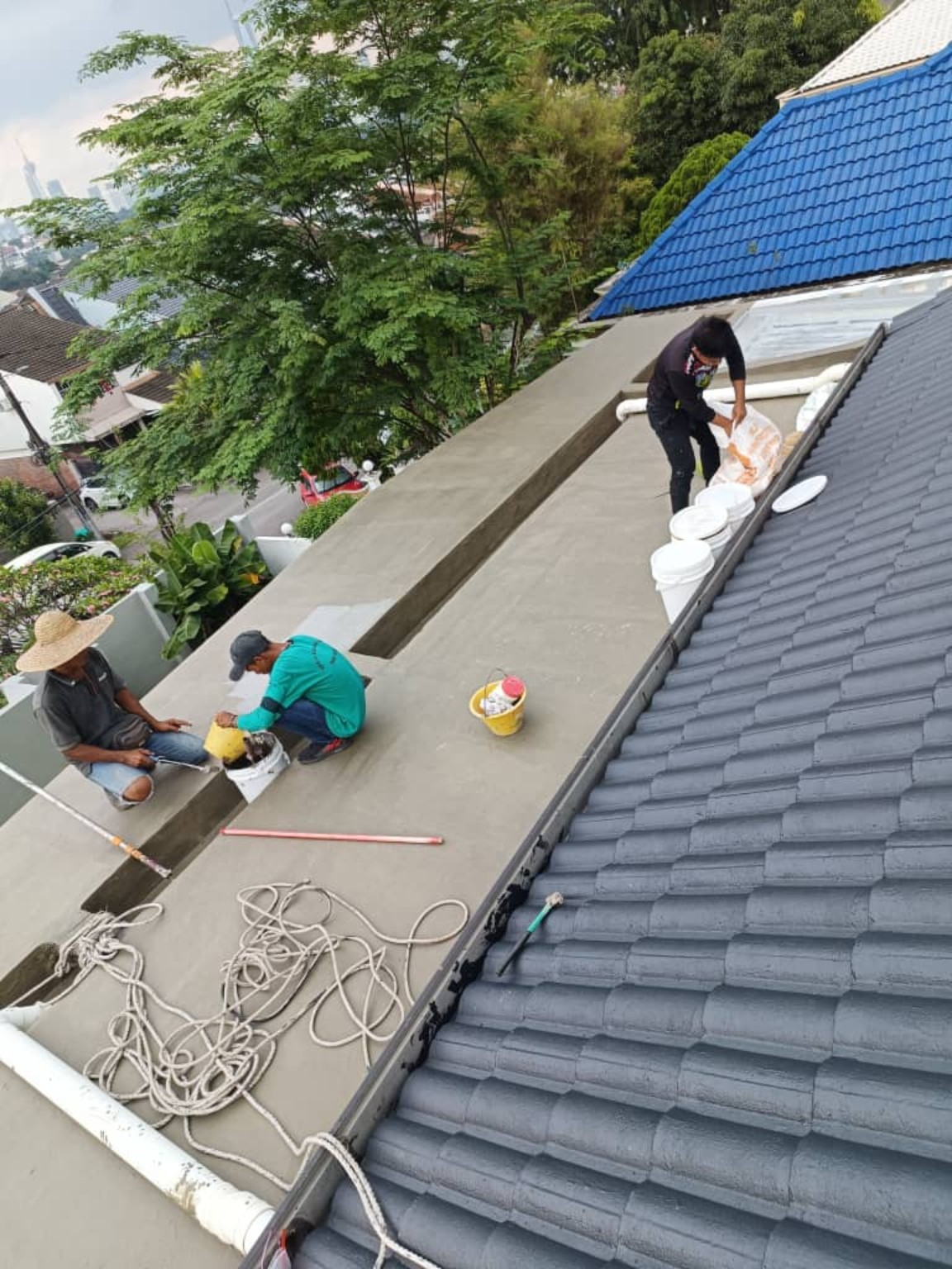 Flat roof and roof edge waterproofing works